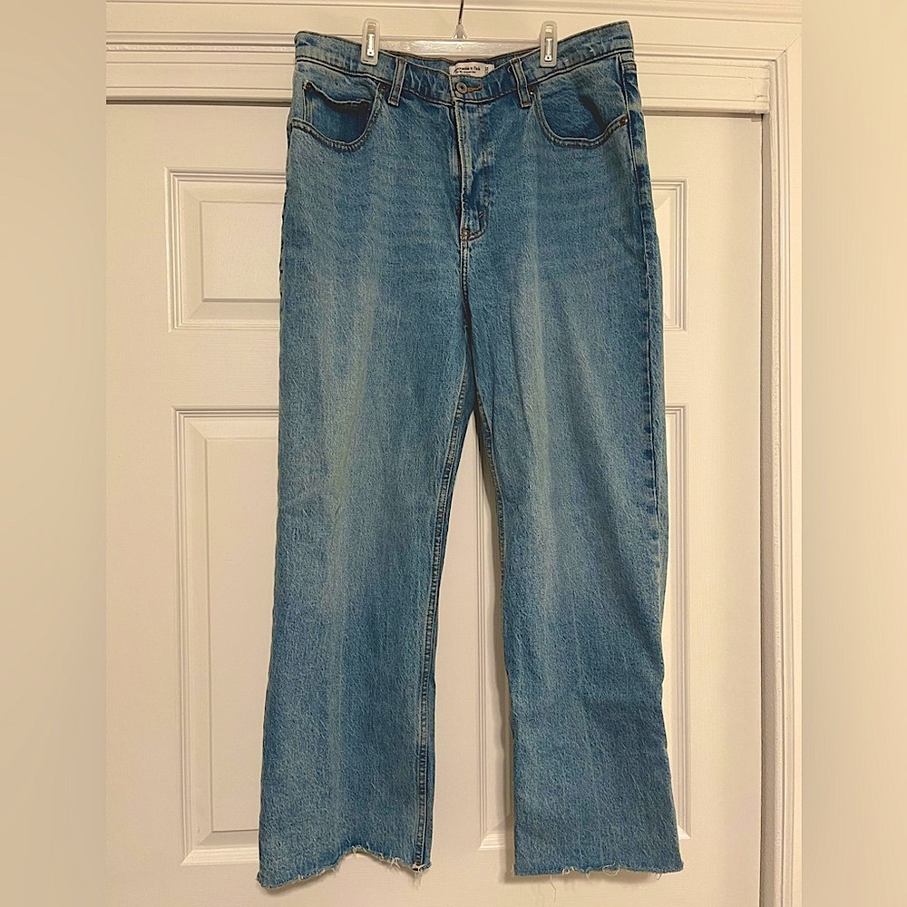 32/14 A&F Mid Wash 90s Relaxed Jeans